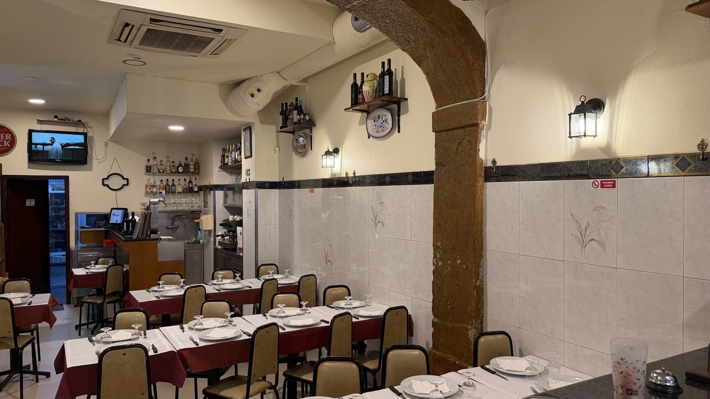Mesas e ambiente d’O Tachadas